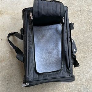 Deluxe Sherpa lined small pet carrier. 17 x 11 x 10.5 inches.